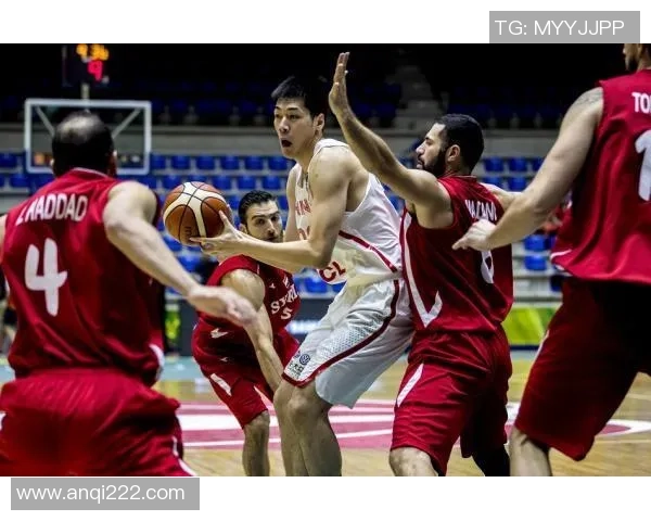 深圳篮球队意识争议引发热议球迷对战术执行与团队合作的不同看法